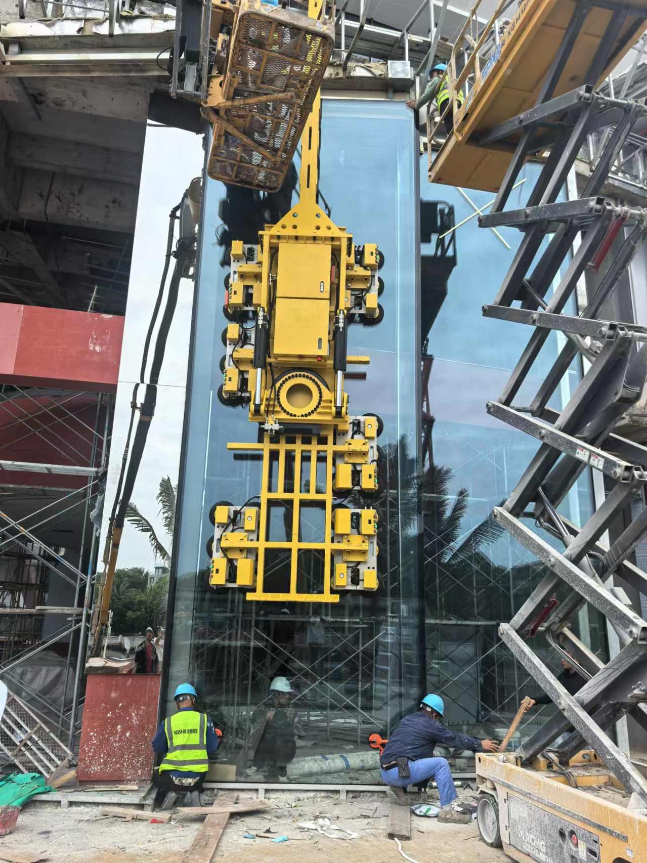 Awovolift Huge Flat or Curved Glass Vacuum Lifter Glass Metal Vacuum Loading Machine Robot Glass Lifting Suction Cup SpiderCrane